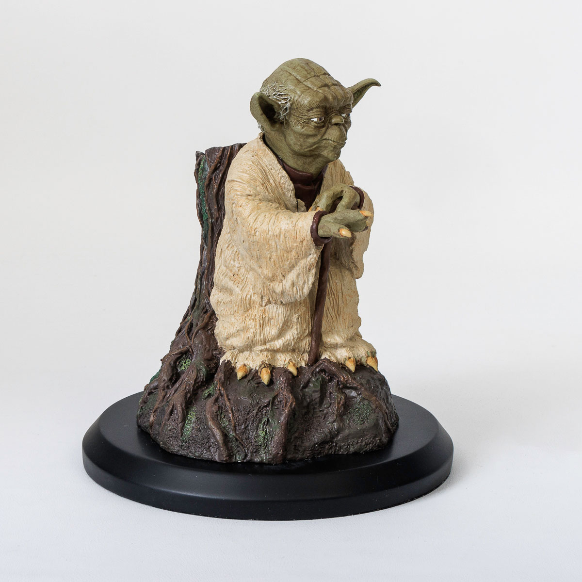 Figurine Star Wars : Yoda, using the force (détail n°1)