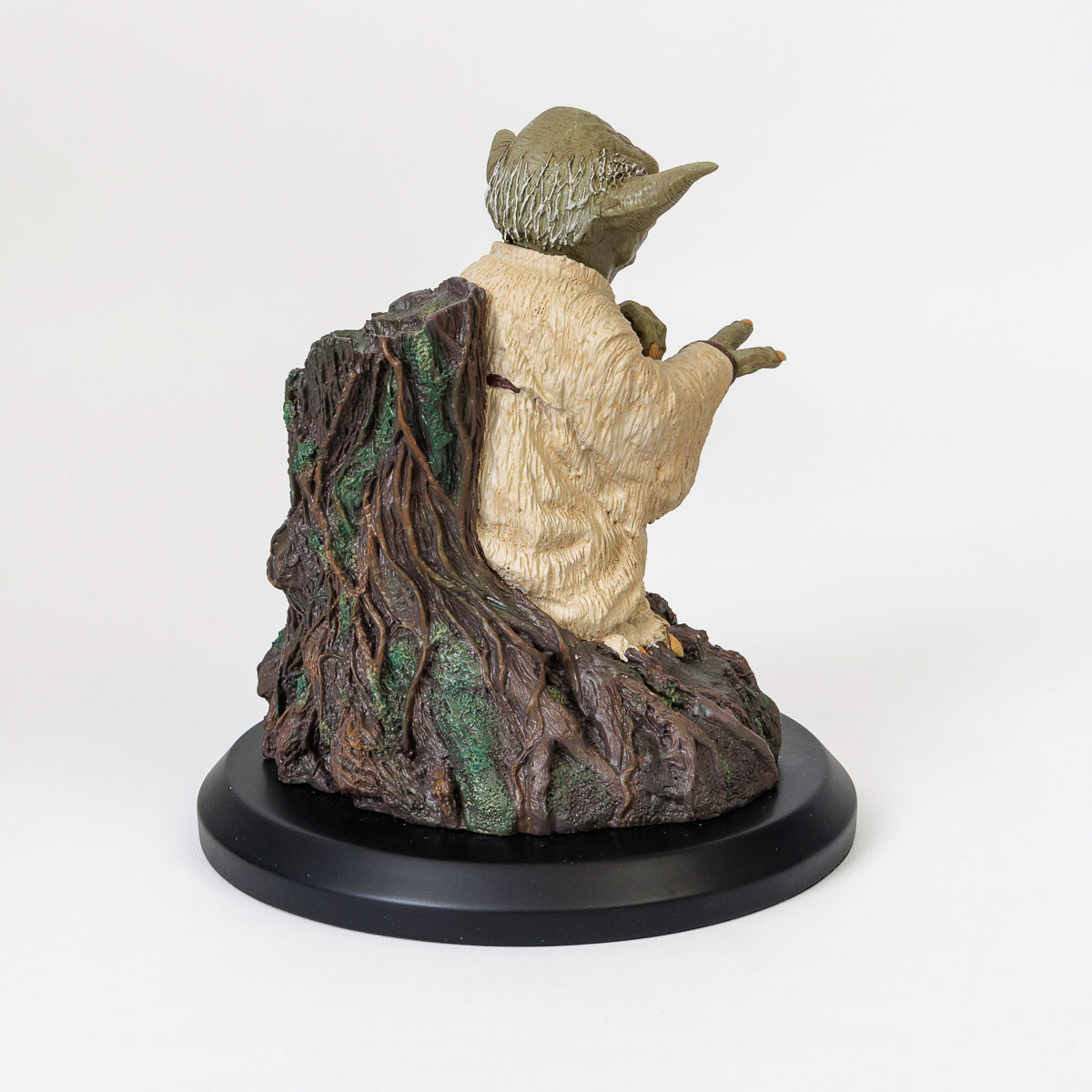 Figurine Star Wars : Yoda, using the force (détail n°2)