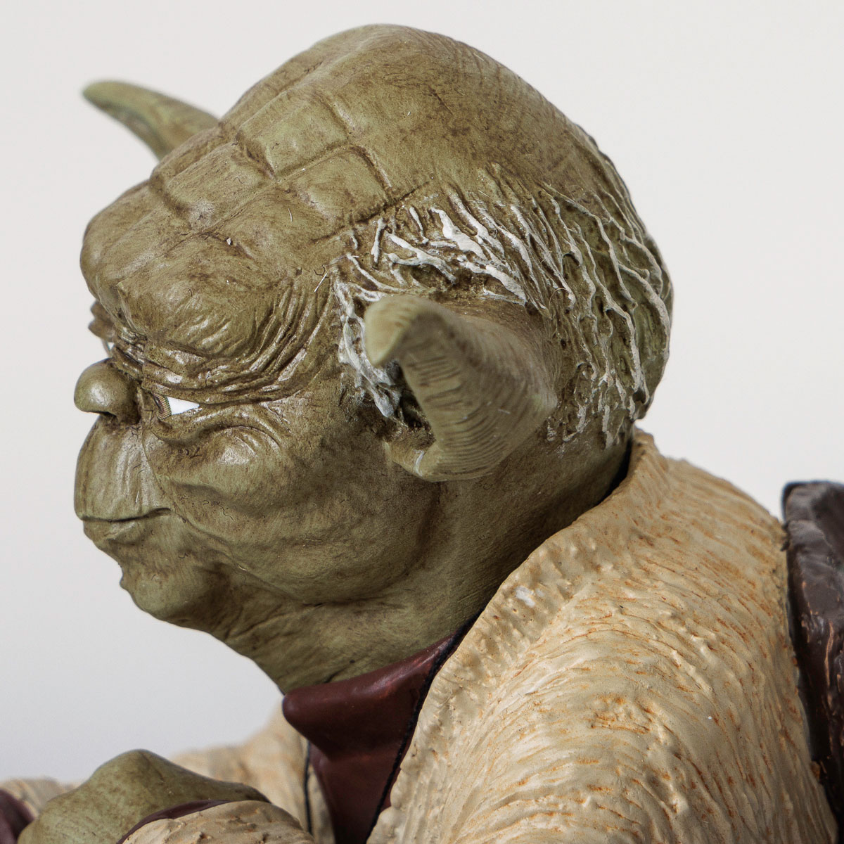 Figurine Star Wars : Yoda, using the force (détail n°8)