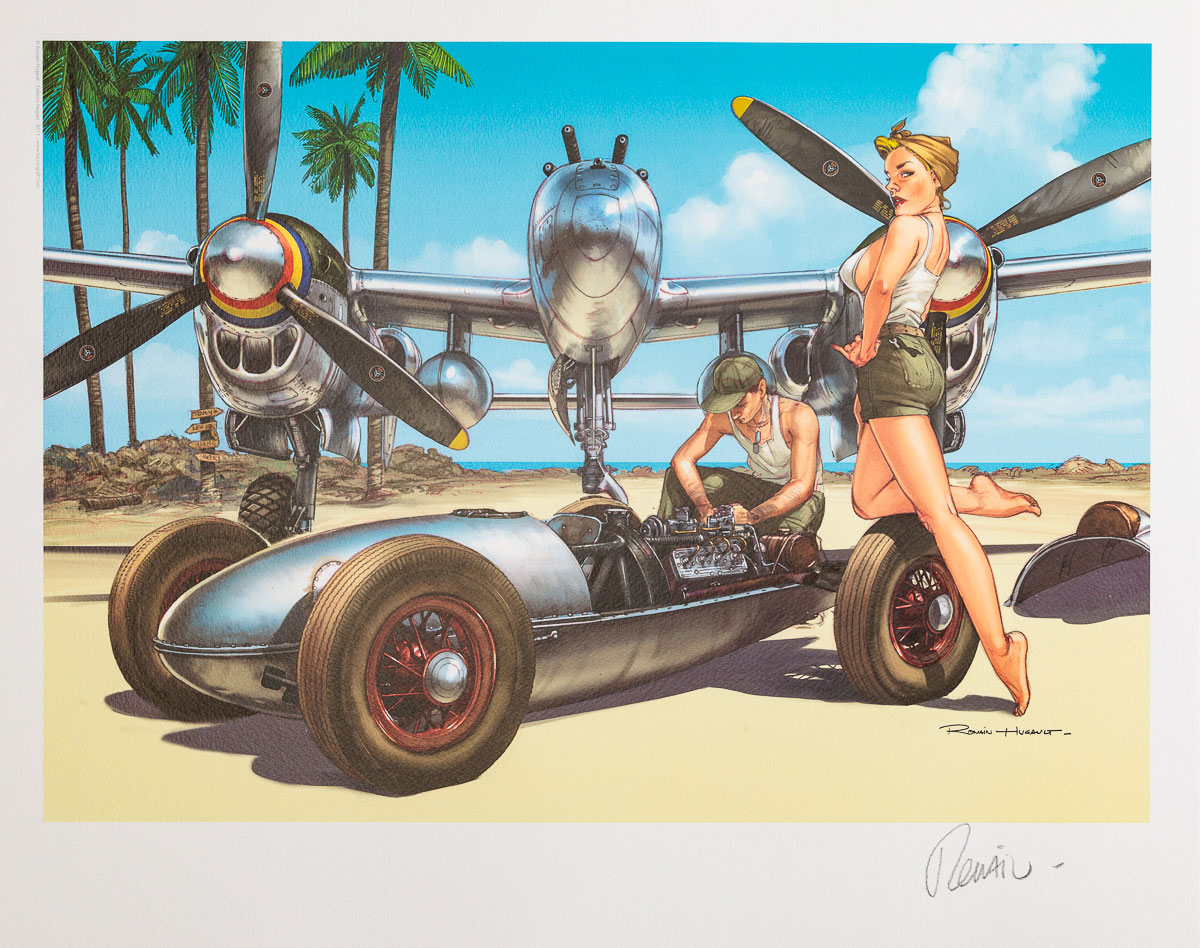 Affiche signée Romain Hugault : Pin-up, Avion P38 et voiture - Affiche encadrée